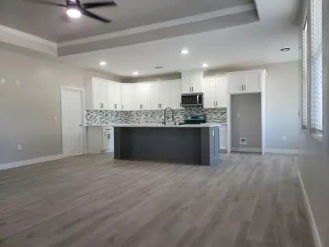 1528 E Ferguson Ave, Visalia, CA 93292 photo 7