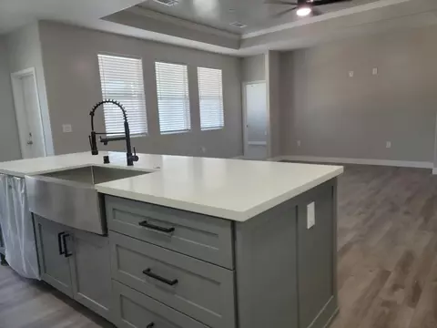 1528 E Ferguson Ave, Visalia, CA 93292 photo 5