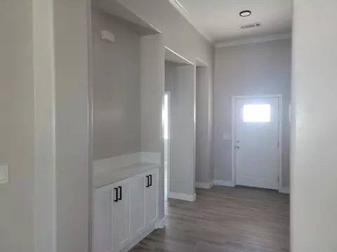 1528 E Ferguson Ave, Visalia, CA 93292 photo 2