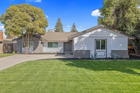 2716 S Fairway Ct, Visalia, CA 93277