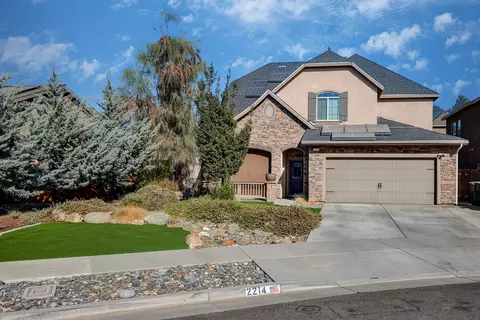 2214 N Fairway Ct, Visalia, CA 93291