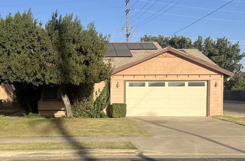1008 N Manzanita St, Visalia, CA 93292