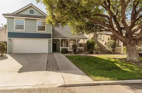 929 S Pinkham St, Visalia, CA 93292