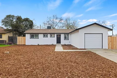 4211 W Sunnyside Ave, Visalia, CA 93277