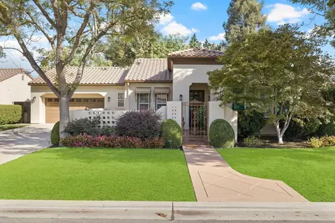 5438 W Babcock Ave, Visalia, CA 93291