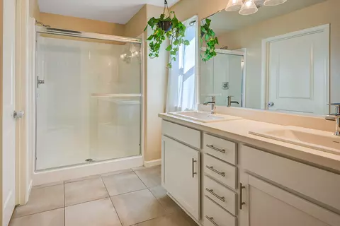 128 E Porter Ave, Visalia, CA 93291 photo 23