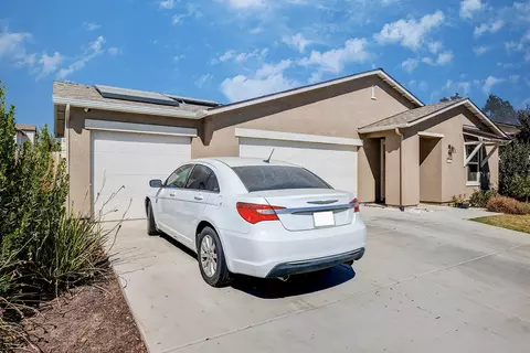 128 E Porter Ave, Visalia, CA 93291 photo 3