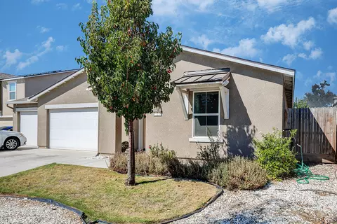 128 E Porter Ave, Visalia, CA 93291 photo 2