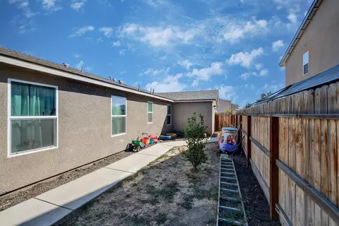 128 E Porter Ave, Visalia, CA 93291 photo 40