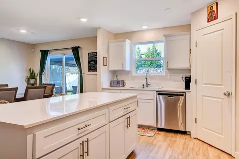 128 E Porter Ave, Visalia, CA 93291 photo 12