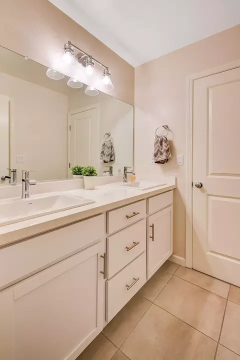 128 E Porter Ave, Visalia, CA 93291 photo 37