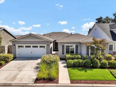 1715 Softwind Dr, Tulare, CA 93274