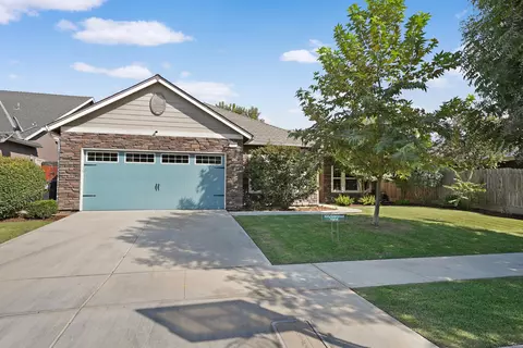 486 Villa Cove Ct, Tulare, CA 93274