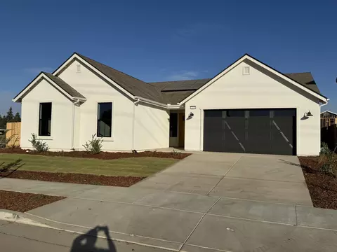 2210 S Burke St, Visalia, CA 93292