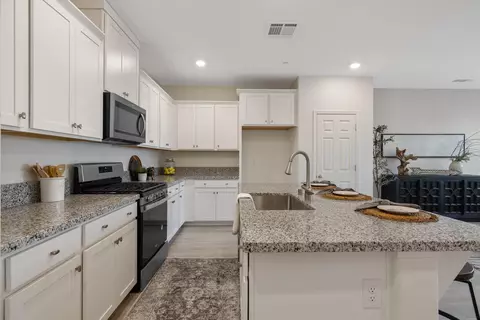 3206 E Seeger Ave, Visalia, CA 93292 photo 8