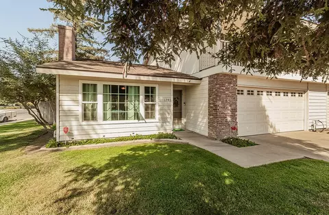 1246 W Whispering Pine Ct, Visalia, CA 93277