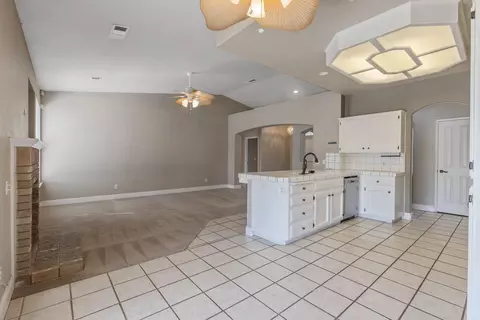 2105 Shell Ct, Tulare, CA 93274 photo 19