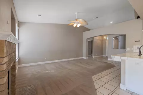 2105 Shell Ct, Tulare, CA 93274 photo 13