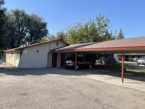 1513 E Douglas Ave, Visalia, CA 93292