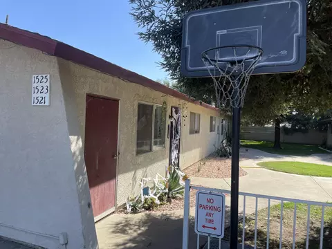 1521 E Douglas Ave, Visalia, CA 93292