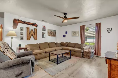 1912 E Vassar Dr, Visalia, CA 93292 photo 5