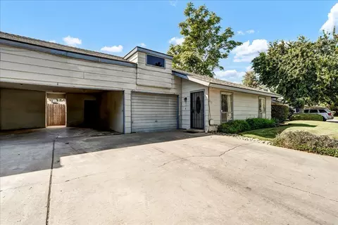1912 E Vassar Dr, Visalia, CA 93292 photo 3