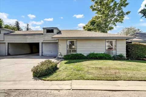 1912 E Vassar Dr, Visalia, CA 93292