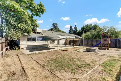 1912 E Vassar Dr, Visalia, CA 93292 photo 25