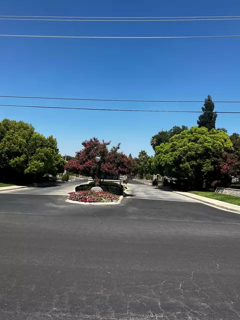 1702 S Manzanita St, Visalia, CA 93292