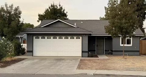 724 W Wren Dr, Visalia, CA 93291