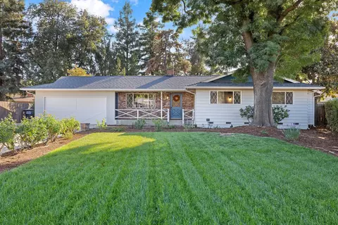 649 W Princeton Ct, Visalia, CA 93277