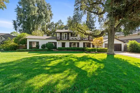 1701 W Beverly Dr, Visalia, CA 93277