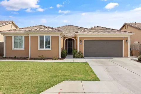 3088 Markham St, Tulare, CA 93274