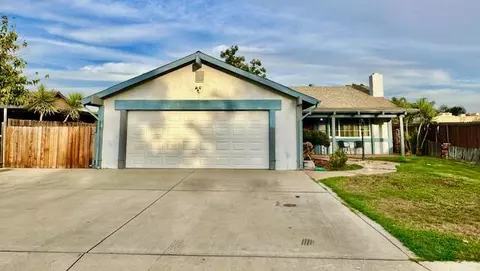 126 S Prospect St, Porterville, CA 93257