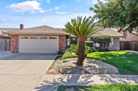1943 E Sandalwood Ave, Tulare, CA 93274
