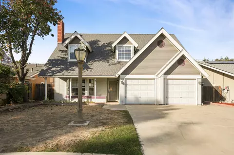 905 N Oakwood Ct, Visalia, CA 93291