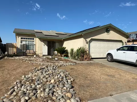 560 Dogwood Ave, Tulare, CA 93274