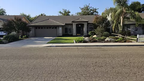 4007 E Laurel Ct, Visalia, CA 93292