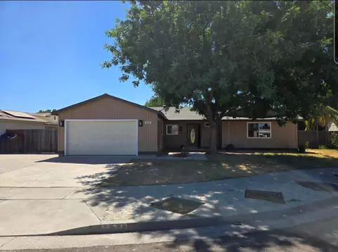 1531 Bluejay Ct, Hanford, CA 93230