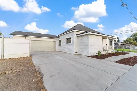 636 Fox St, Lemoore, CA 93245 photo 3