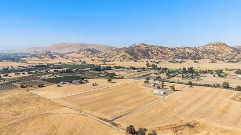 39200 Millwood Dr, Woodlake, CA 93286