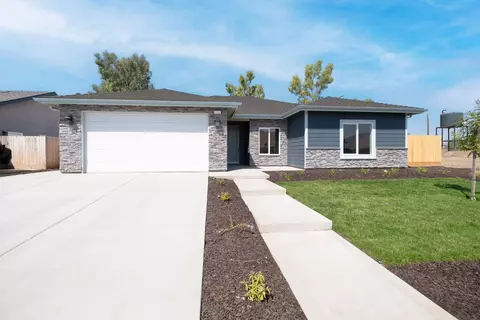 917 N Cypress Street St, Woodlake, CA 93286
