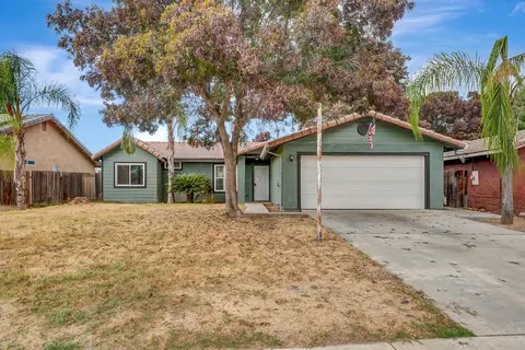 330 W Wren Ave, Visalia, CA 93291