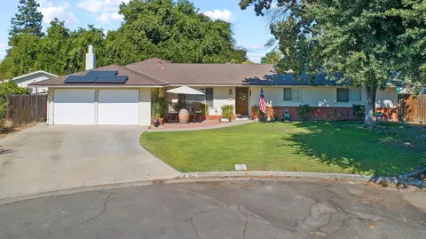 1153 Windsor Ct, Kingsburg, CA 93631