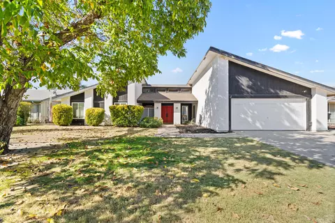1233 S Spruce St, Visalia, CA 93292