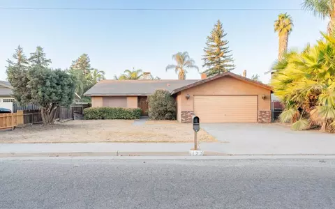 1130 W Mulberry Ave, Porterville, CA 93257