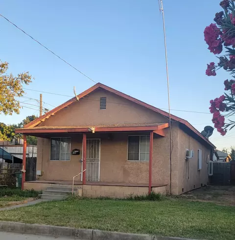 144 E Lewis St, Lindsay, CA 93247