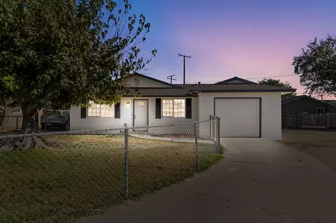 1875 Idlewood Cir, Hanford, CA 93230