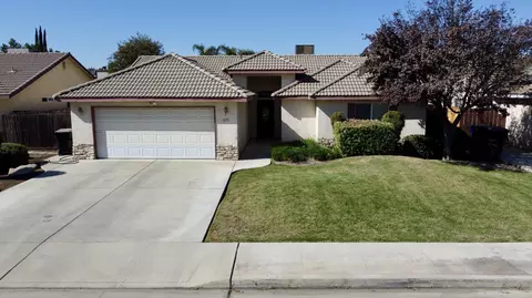 1271 Greenfield Dr, Porterville, CA 93257