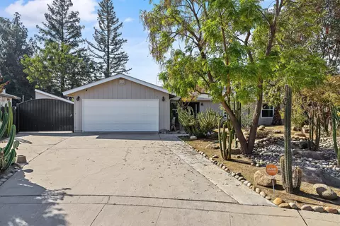 919 W Dorothea Ave, Visalia, CA 93277